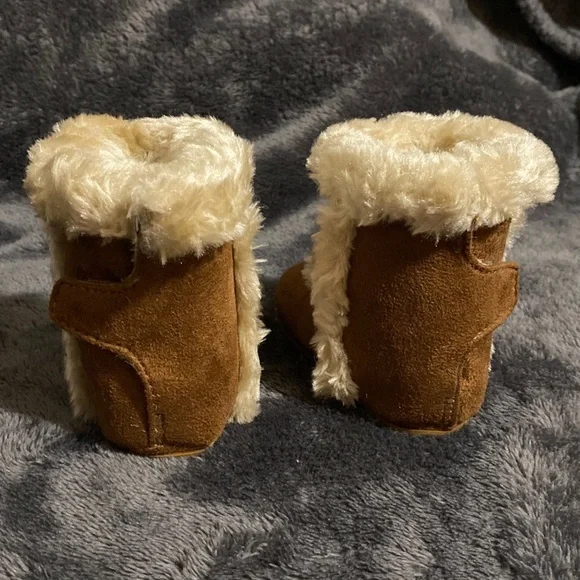 Cozy Brown Kids Boots Size 3 - Picture 5 of 8